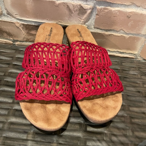 NWOT Walking Cradles Red Leather Kudos - Picture 2 of 11